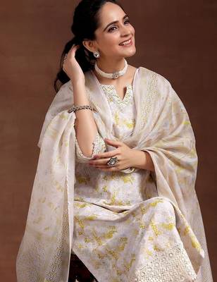 women ethnic motifs printed regular kurta with trousers & with dupatta 6