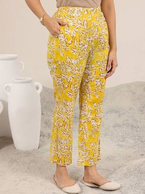 women floral printed regular kurta with trousers 3
