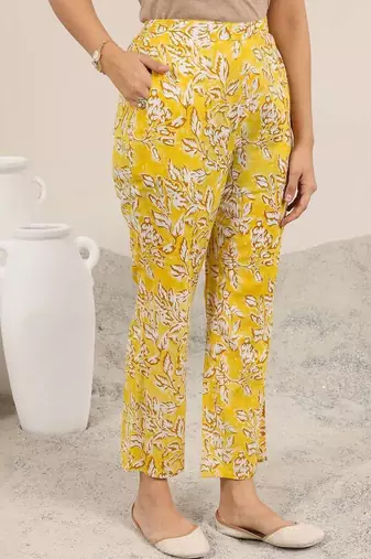 women floral printed regular kurta with trousers
