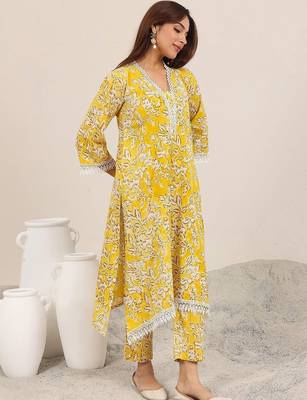 women floral printed regular kurta with trousers 4