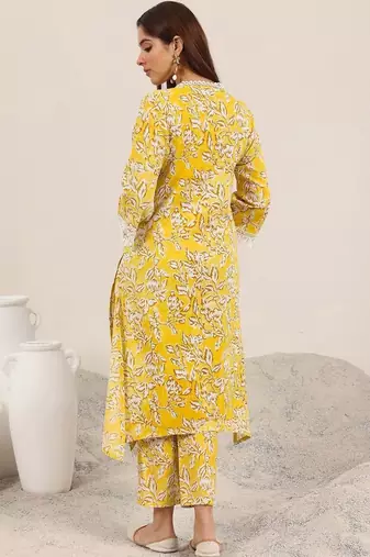 women floral printed regular kurta with trousers