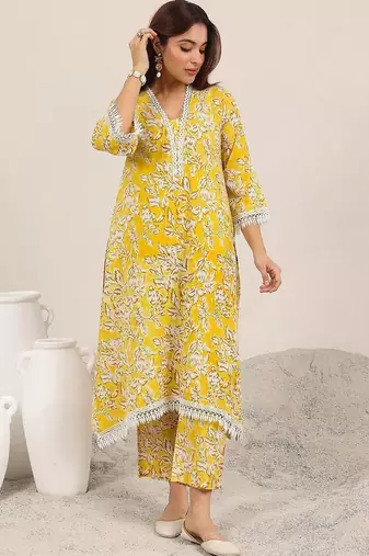 women floral printed regular kurta with trousers