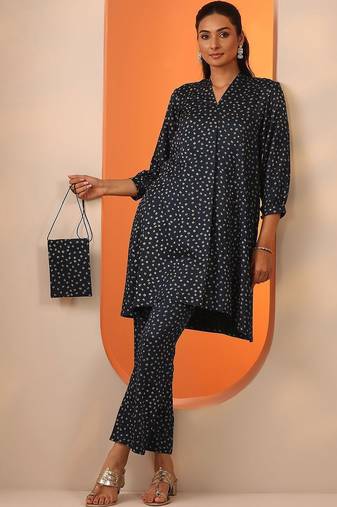 women ethnic motifs printed regular kurta with trousers
