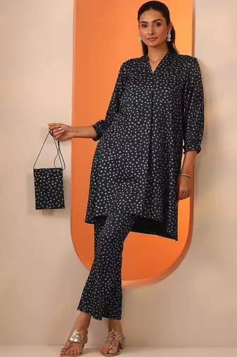 women ethnic motifs printed regular kurta with trousers