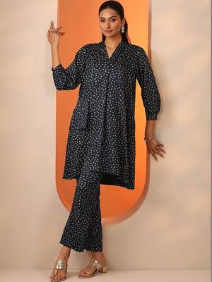 women ethnic motifs printed regular kurta with trousers 3