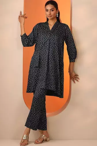 women ethnic motifs printed regular kurta with trousers