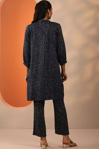 women ethnic motifs printed regular kurta with trousers