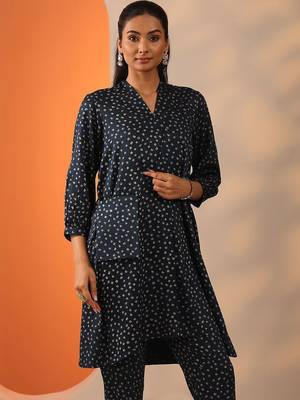 women ethnic motifs printed regular kurta with trousers 6