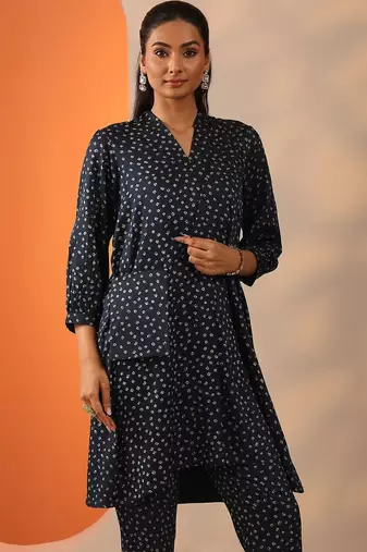 women ethnic motifs printed regular kurta with trousers
