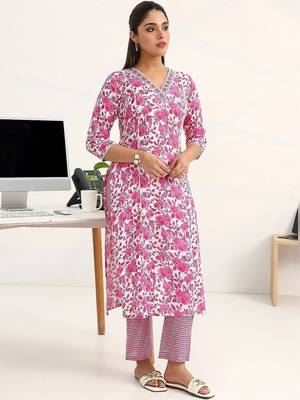 women floral printed regular cotton blend kurta with trousers & with dupatta 3