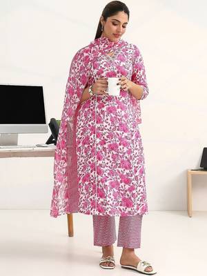 women floral printed regular cotton blend kurta with trousers & with dupatta 4