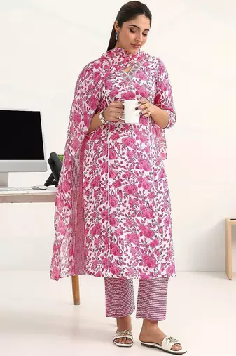 women floral printed regular cotton blend kurta with trousers & with dupatta
