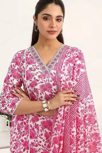 women floral printed regular cotton blend kurta with trousers & with dupatta