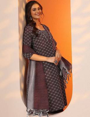 women ethnic motifs printed kurta with trouser & dupatta 2