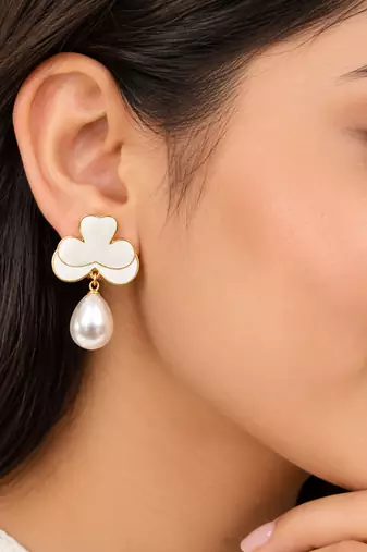 Anti-tarnish, gold-tone border, teardrop pearl, stud closure, festive wear
