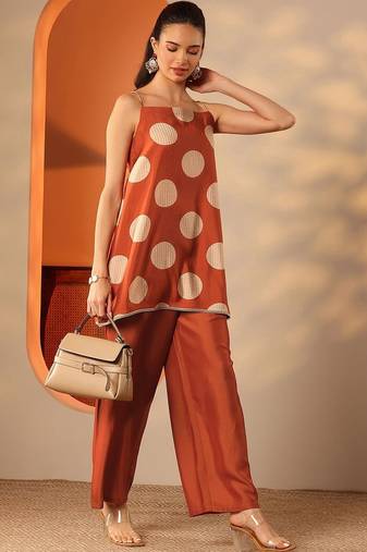 women geometric printed a-line kurti with trousers