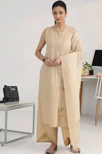 women regular kurta with palazzos & with dupatta