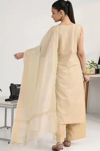 women regular kurta with palazzos & with dupatta