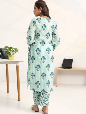 women printed regular cotton blend kurta with trousers 5