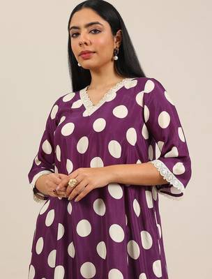 polka dot printed v-neck straight kurta with trouser & dupatta 3