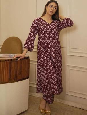 women ethnic motifs printed regular kurta with trousers 1