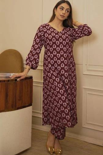 women ethnic motifs printed regular kurta with trousers