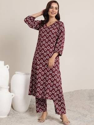 women ethnic motifs printed regular kurta with trousers 2