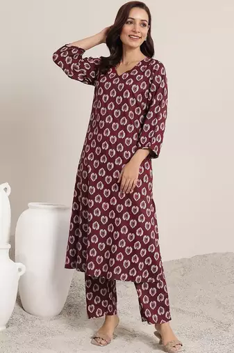 women ethnic motifs printed regular kurta with trousers
