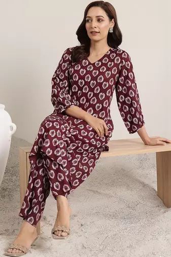 women ethnic motifs printed regular kurta with trousers