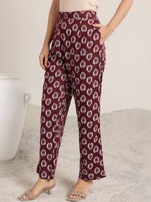 women ethnic motifs printed regular kurta with trousers 7