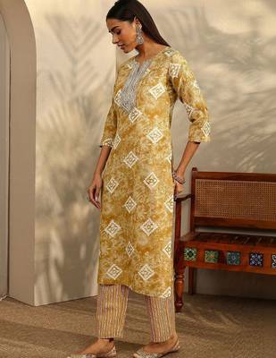 women ethnic motifs printed regular thread work kurta with trousers & with dupatta 4