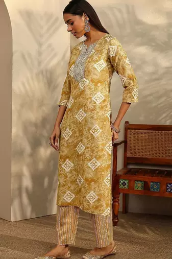 women ethnic motifs printed regular thread work kurta with trousers & with dupatta