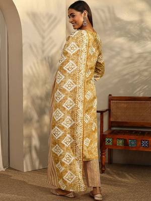 women ethnic motifs printed regular thread work kurta with trousers & with dupatta 5