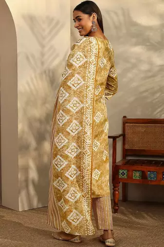 women ethnic motifs printed regular thread work kurta with trousers & with dupatta
