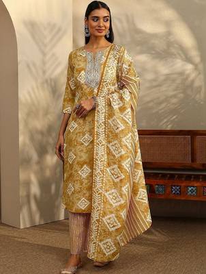 women ethnic motifs printed regular thread work kurta with trousers & with dupatta 6