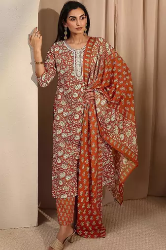 women floral printed regular thread work kurta with trousers & with dupatta