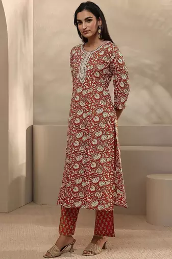 women floral printed regular thread work kurta with trousers & with dupatta