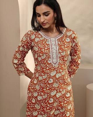 women floral printed regular thread work kurta with trousers & with dupatta 5