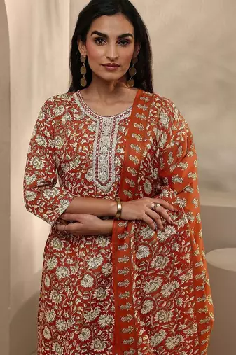 women floral printed regular thread work kurta with trousers & with dupatta