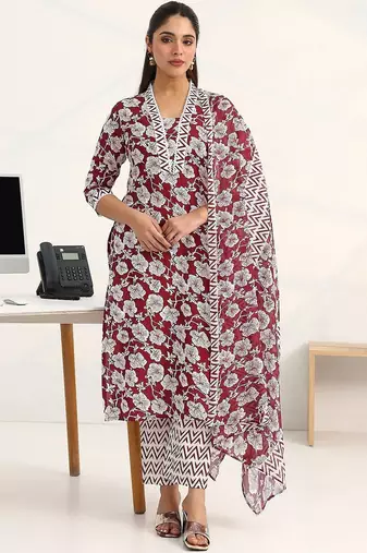 women floral printed regular kurta with trousers & with dupatta
