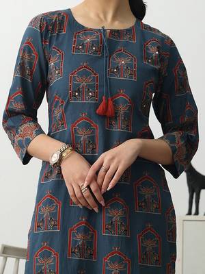 women ethnic motifs printed regular kurta with trousers 5