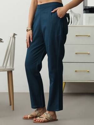 women ethnic motifs printed regular kurta with trousers 6