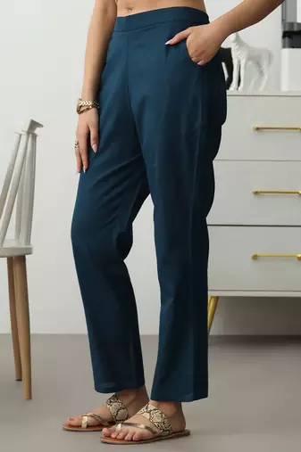women ethnic motifs printed regular kurta with trousers