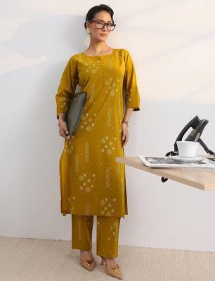women ethnic motifs printed regular kurta with trousers 1
