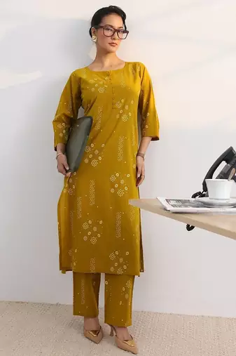 women ethnic motifs printed regular kurta with trousers