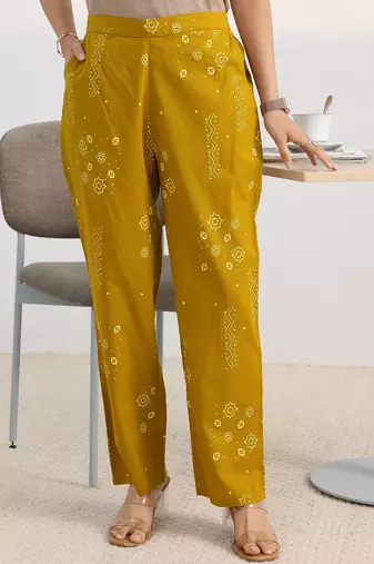 women ethnic motifs printed regular kurta with trousers