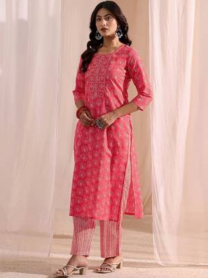 women ethnic motifs printed regular kurta with trousers & with dupatta 4