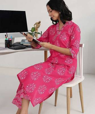 women ethnic motifs printed pleated kurta with trousers 1