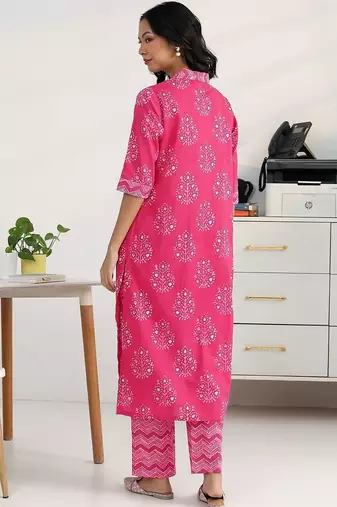 women ethnic motifs printed pleated kurta with trousers