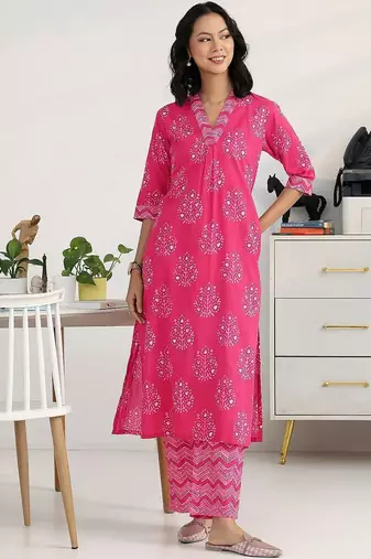 women ethnic motifs printed pleated kurta with trousers